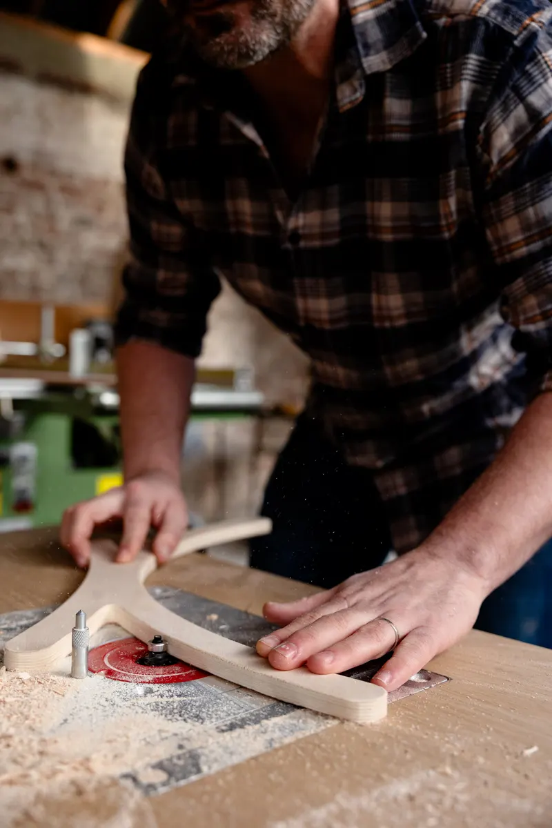 Router shaping Curule